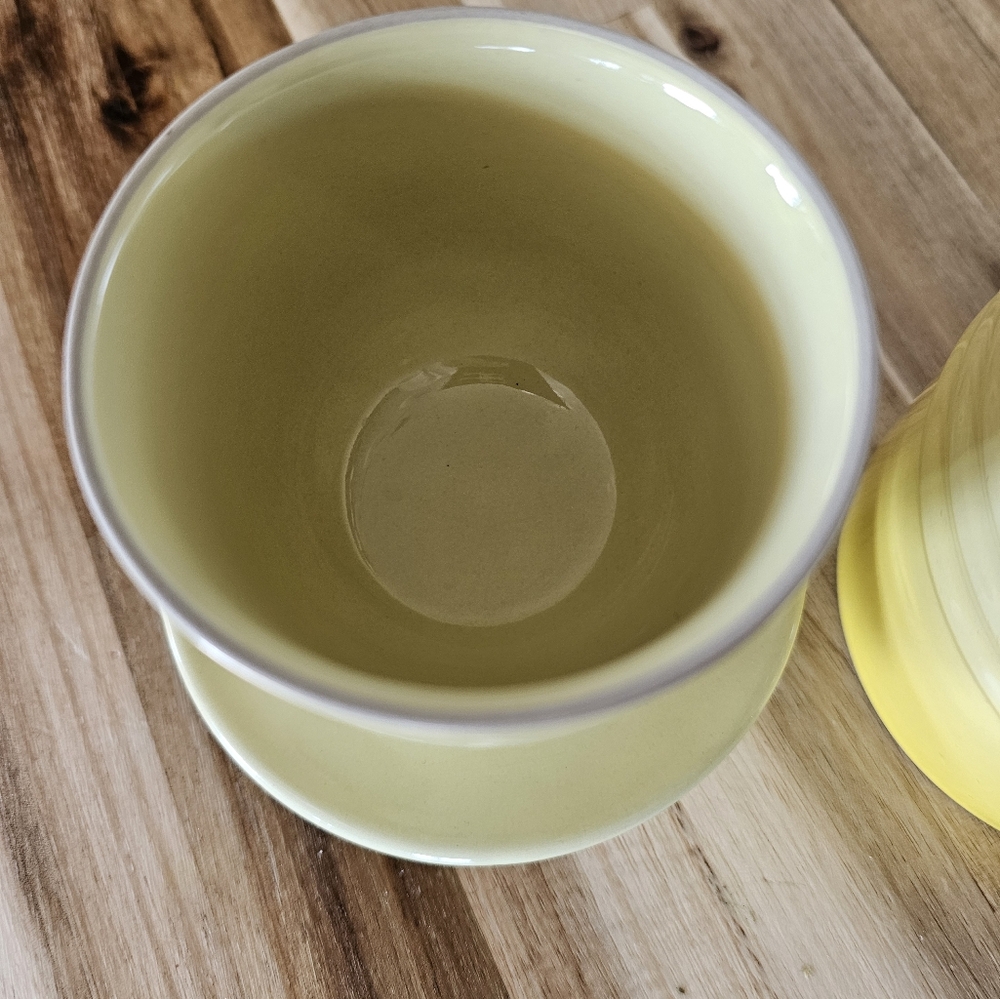 Le Creuset Yellow Butter Crock - Picture 4 of 5
